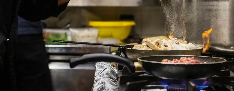 Smart Restaurant Solutions: Automating Commercial Kitchen Sanitation