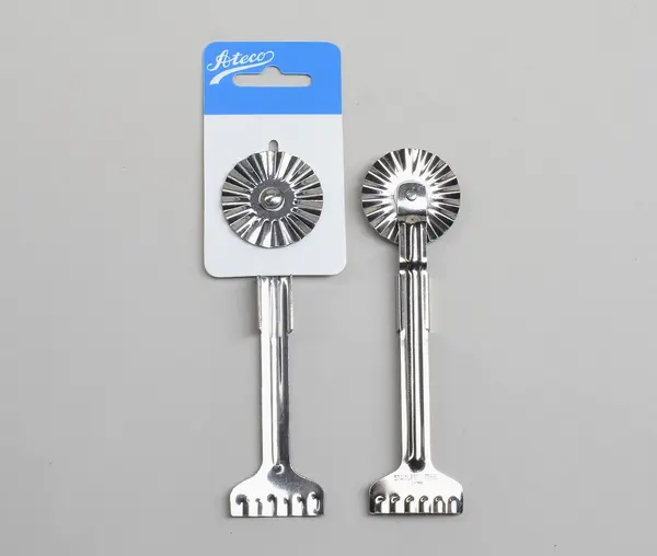 Ateco 1398, Stainless Steel Pastry Cutter with Fluted Wheel