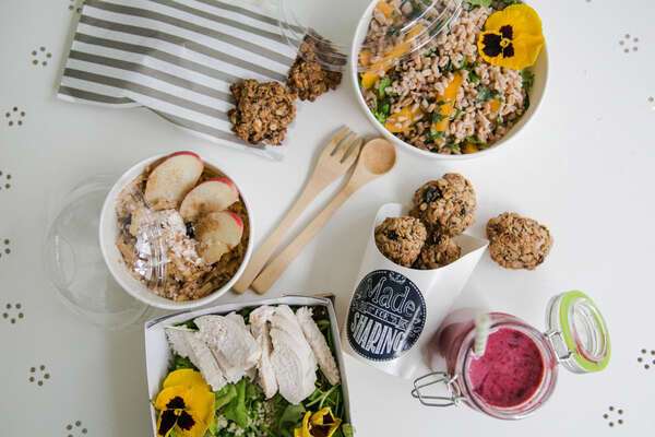 PacknWood 210DELINEWS20, 20-oz Deli Round News Printed Container, Gray, 500/CS. Lids are sold separately