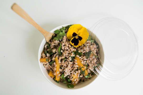 PacknWood 210PC580V, 20-oz Round Buckaty To Go Paper Container, Green, 360/CS. Lids are sold separately