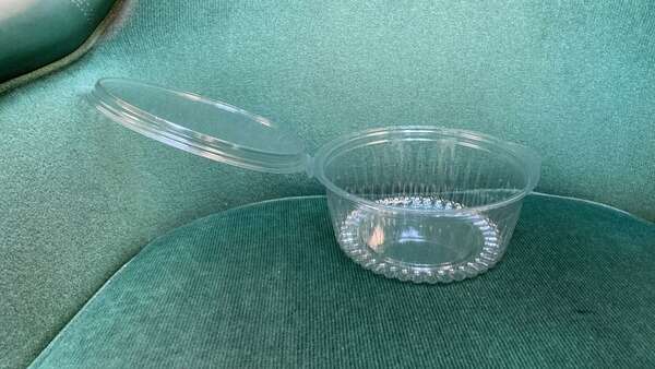CLOSEOUT - Reynolds 10863, 32 Oz Clear PET Plastic Bowl w/ Hinged Flat Lid, 150/CS