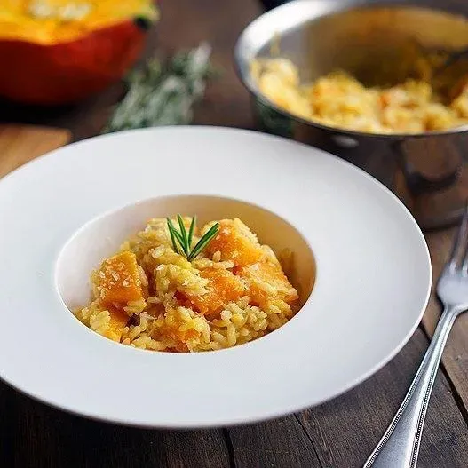 Wilmax WL-991187/A 10-Inch Round White Porcelain Deep Plate, 18/CS